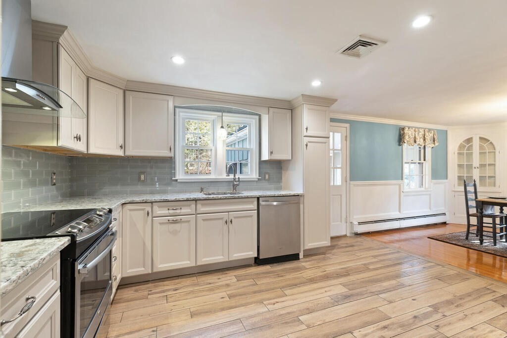 27 Wing Road Lynnfield, MA 01940 - Photo 12 of 32 Gallery Image 12