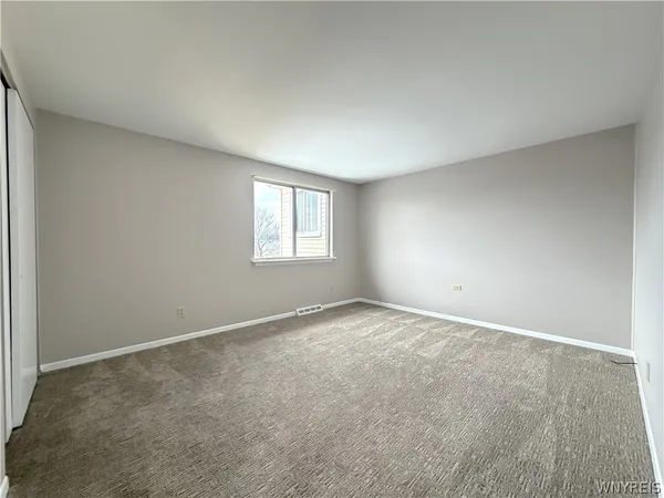 $157,900 | 72 Parkview Court, Lancaster, NY 14086