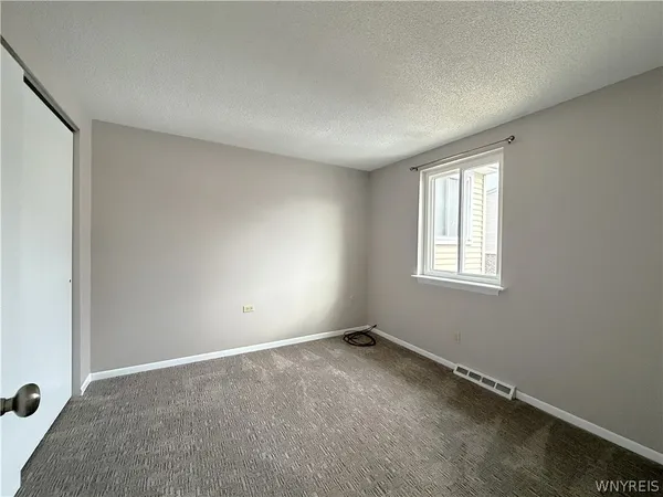 $157,900 | 72 Parkview Court, Lancaster, NY 14086