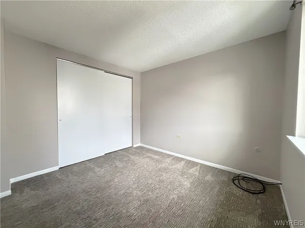 $157,900 | 72 Parkview Court, Lancaster, NY 14086