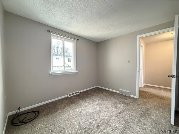 $157,900 | 72 Parkview Court, Lancaster, NY 14086