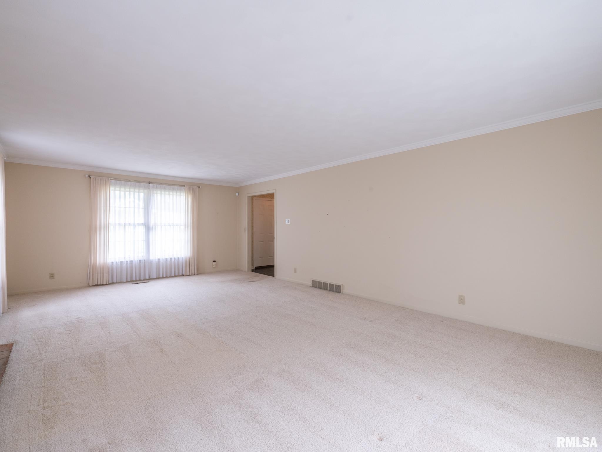 6737 North Post Oak Road Peoria, IL 61615 - Photo 4 of 38 Gallery Image 4