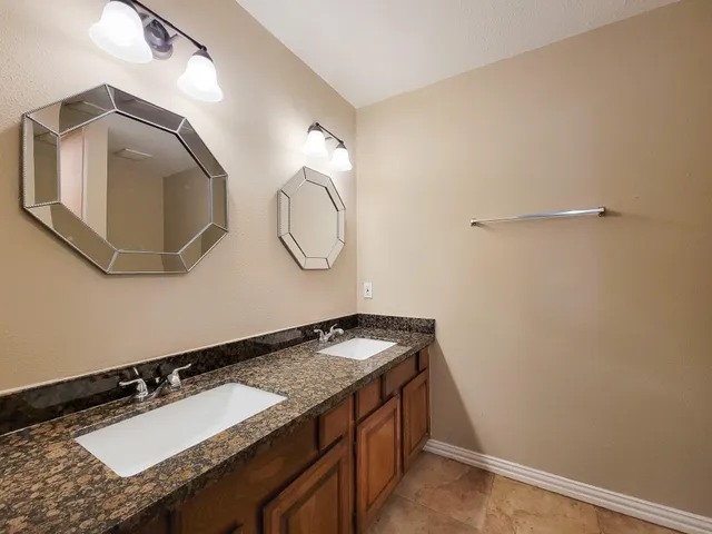 $2,100 | 10010 Sagecanyon Drive, Houston, TX 77089