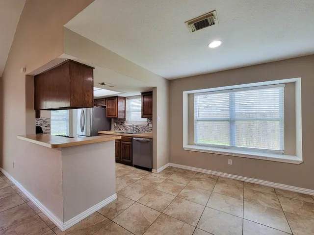 $2,100 | 10010 Sagecanyon Drive, Houston, TX 77089