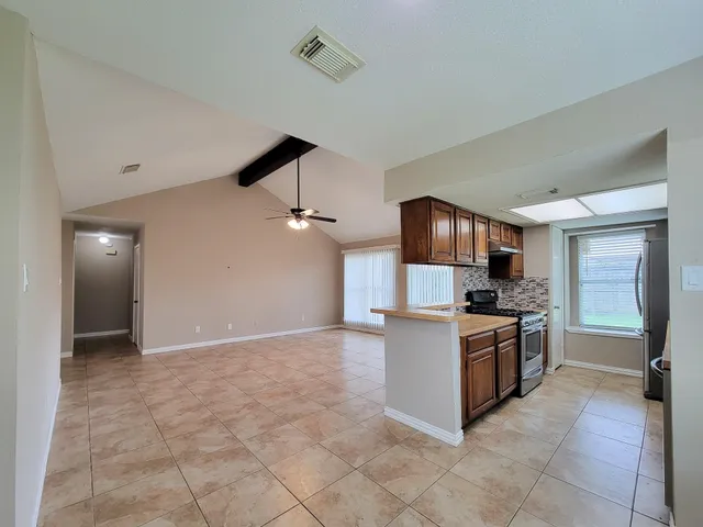 $2,100 | 10010 Sagecanyon Drive, Houston, TX 77089