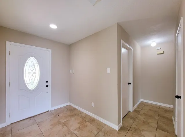 $2,100 | 10010 Sagecanyon Drive, Houston, TX 77089