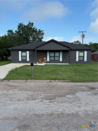 $279,000 | 107 South Lexington Street, Holland, TX 76534