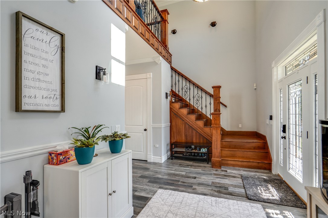 14993 Millersburg Road Southwest Navarre, OH 44662 - Photo 5 of 47 Foyer-view of 2nd floor steps