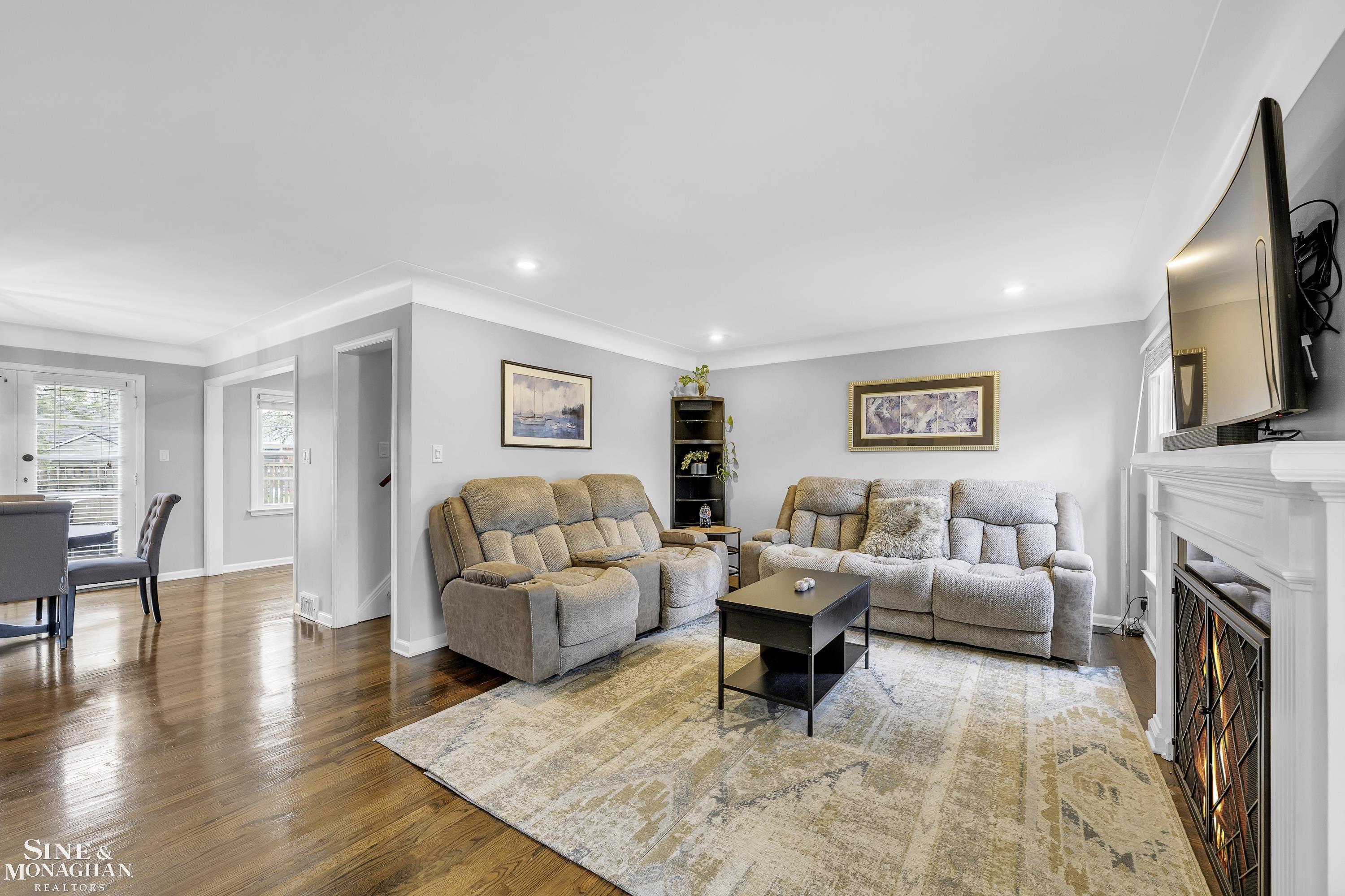 1201 Fairholme Road Grosse Pointe Woods, MI 48236 - Photo 7 of 42