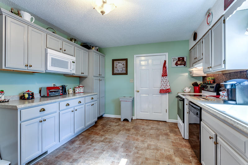 1047 Carding Machine Road Loudon, TN 37774 - Photo 11 of 32 012181003-2-8221BrokenRockLnKnoxvilleTN-