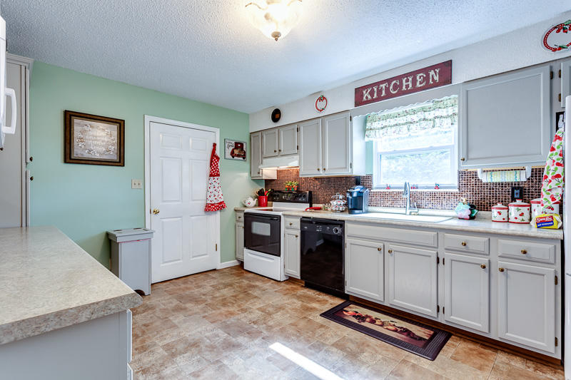 1047 Carding Machine Road Loudon, TN 37774 - Photo 10 of 32 011181003-2-8221BrokenRockLnKnoxvilleTN-