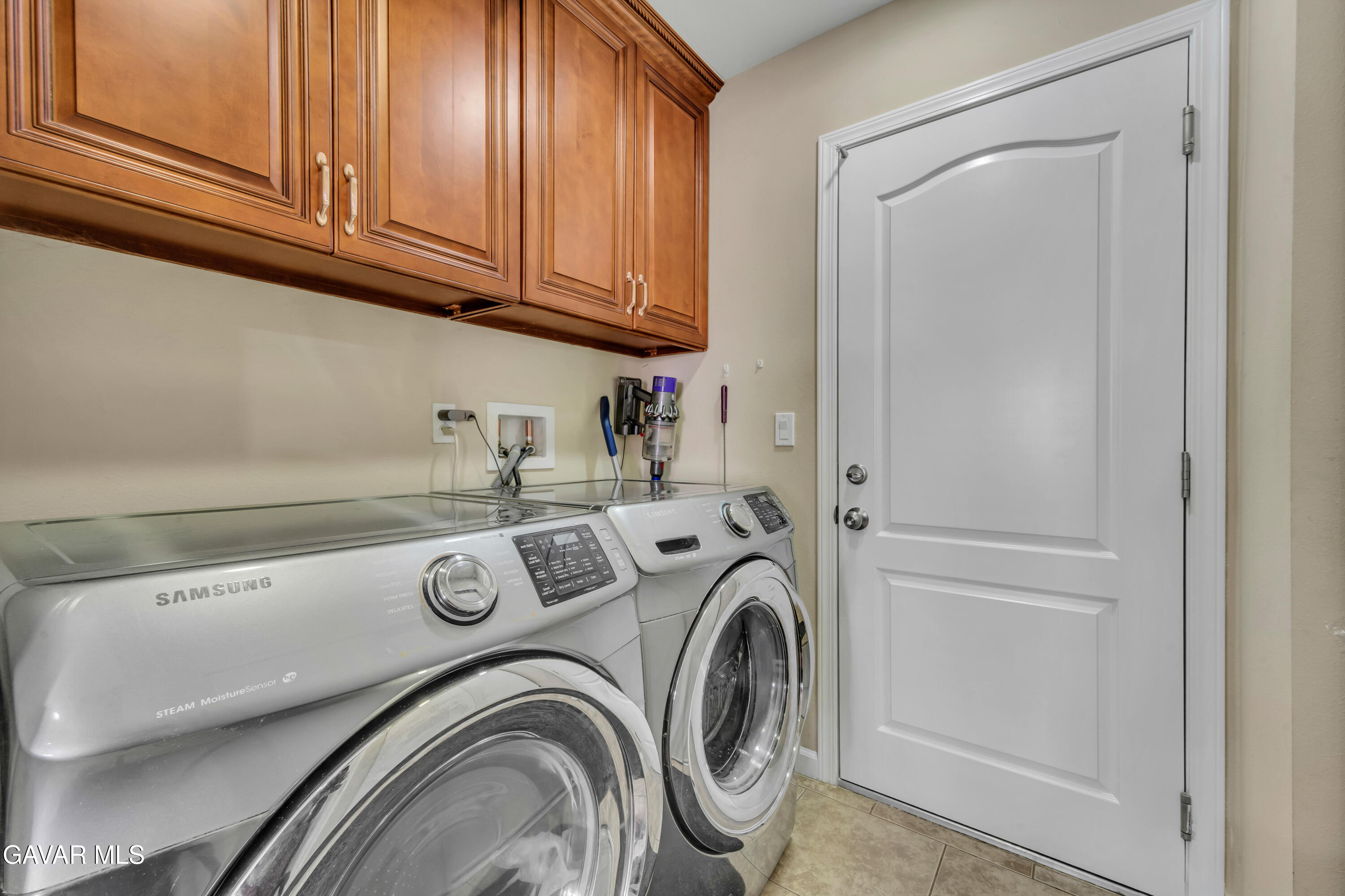 1415 Richfield Avenue Rosamond, CA 93560 - Photo 16 of 21 a utility room with dryer and washer