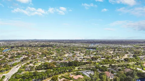 $475,000 | 16131 Laurel Drive, Unit 33, Weston, FL 33326