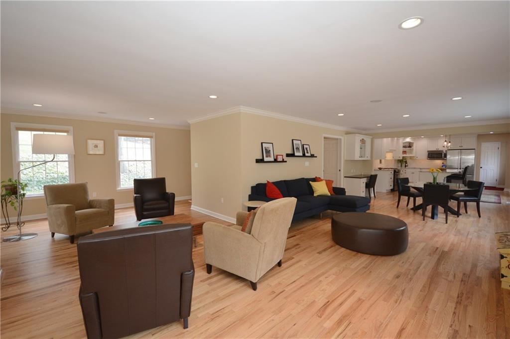 207 Highland Road Pittsburgh, PA 15238 - Photo 8 of 25 Gallery Image 8