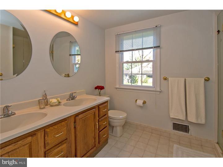 9 Gate View Lane Wayne, PA 19087 - Photo 14 of 25 Master Bathroom