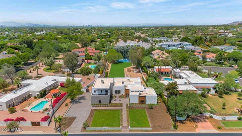 a view of a house with backyard