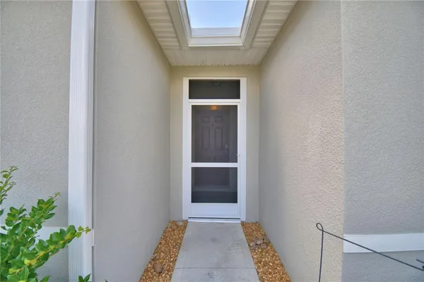 $379,900 | 803 Auburn Grv Court, Auburndale, FL 33823