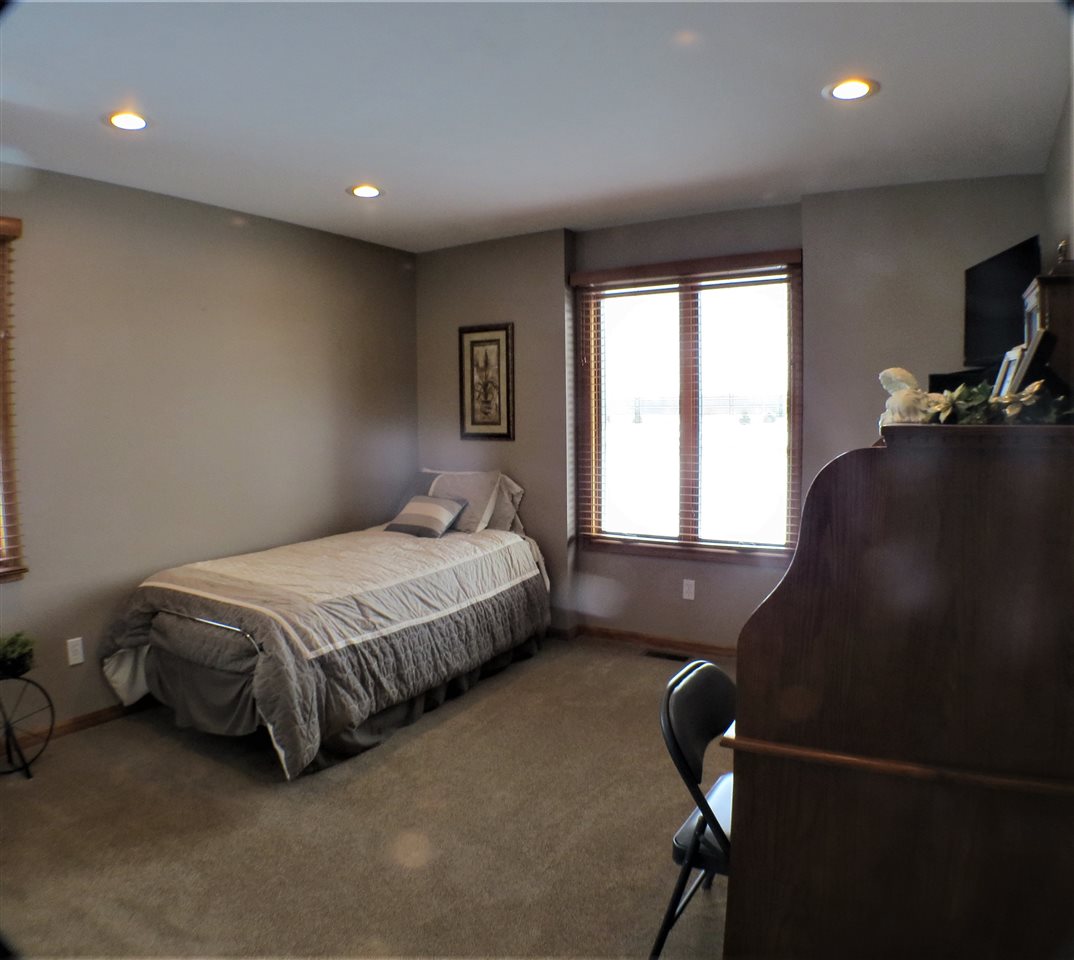 1420 South Morrish Road Flint, MI 48532 - Photo 10 of 32 Bedroom