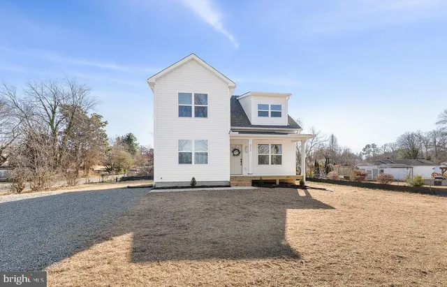 a view of house with backyard