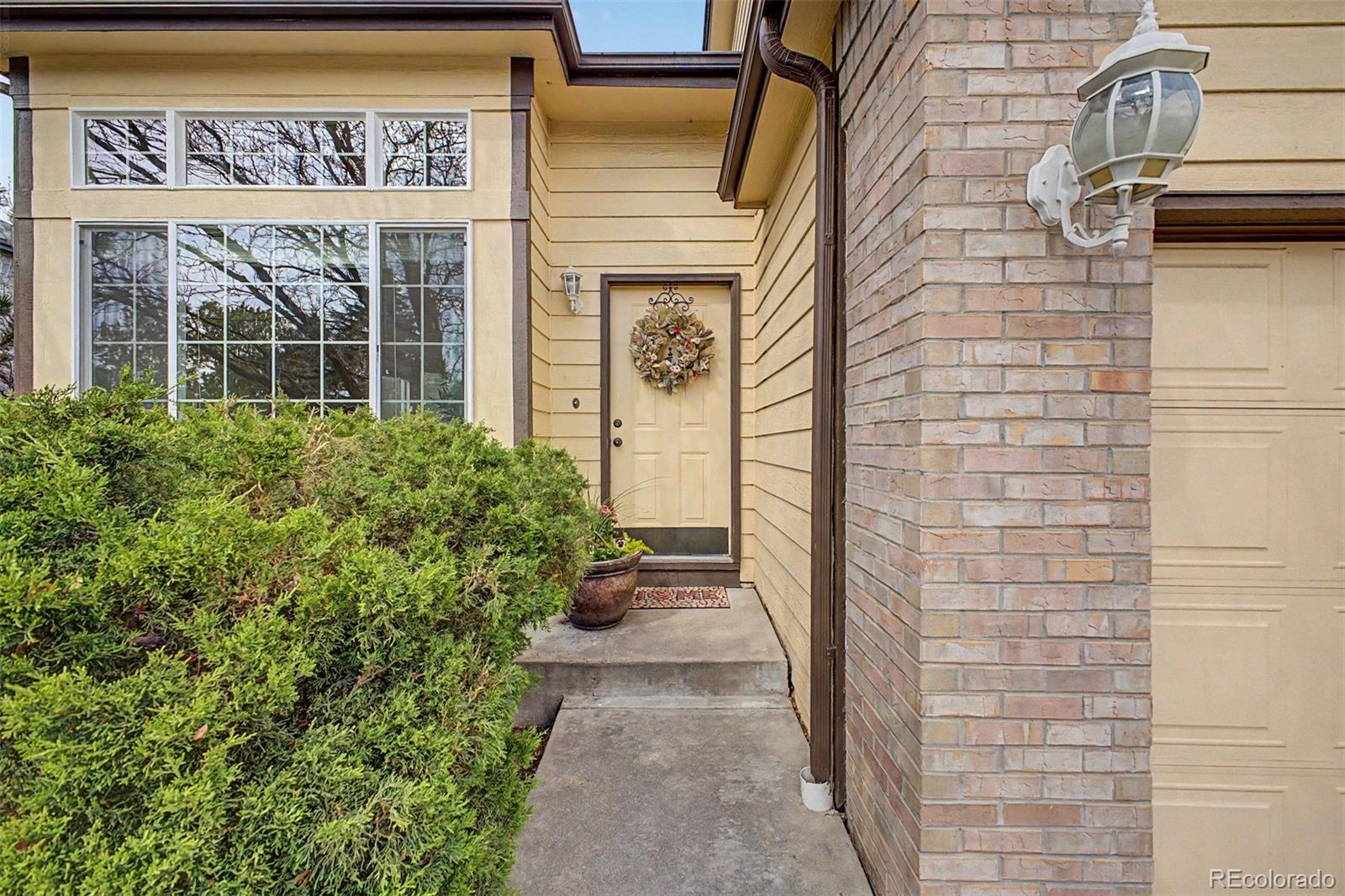 10015 Silver Maple Road Highlands Ranch, CO 80129 - Photo 2 of 37