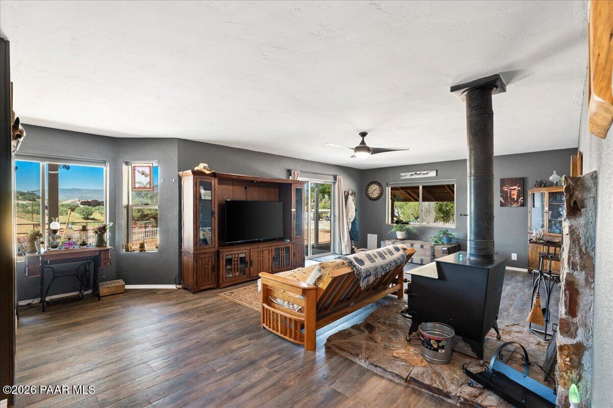 14020 East Ridge Way Dewey, AZ 86327 - Photo 14 of 47 Family Room
