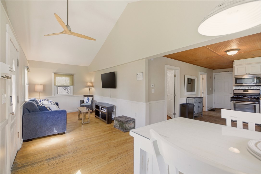 272 Riverside Street Portsmouth, RI 02871 - Photo 15 of 44