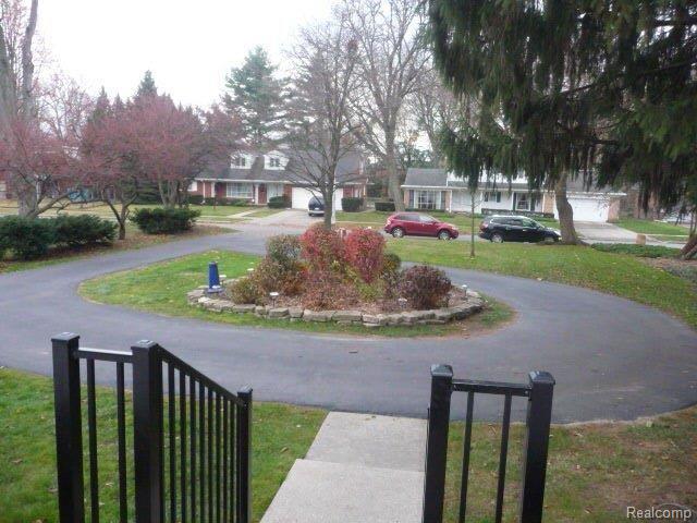 164 Moran Road Grosse Pointe, MI 48236 - Photo 4 of 25 P1020604.JPG