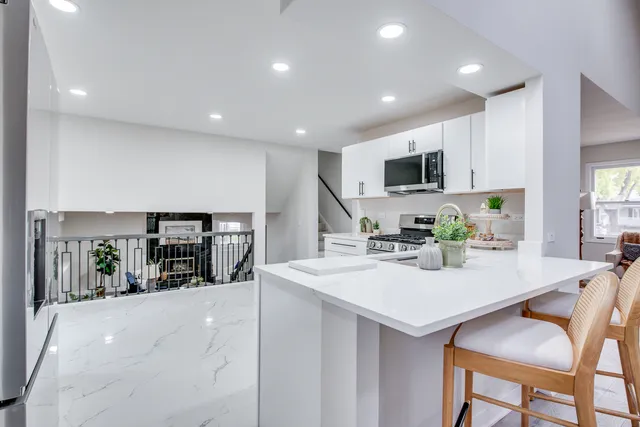 $415,000 | 2909 Vimy Ridge Drive, Joliet, IL 60435