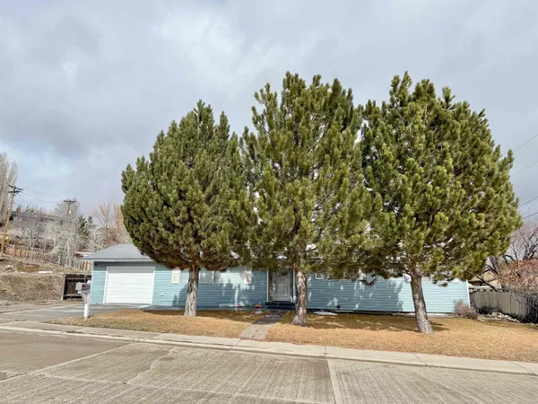 $319,900 | 905 Elk Street, Kemmerer, WY 83101