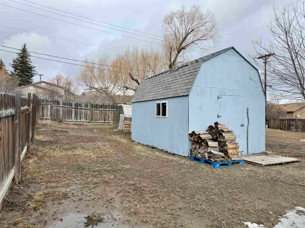 $319,900 | 905 Elk Street, Kemmerer, WY 83101