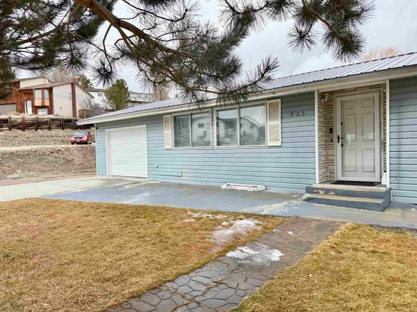 $319,900 | 905 Elk Street, Kemmerer, WY 83101
