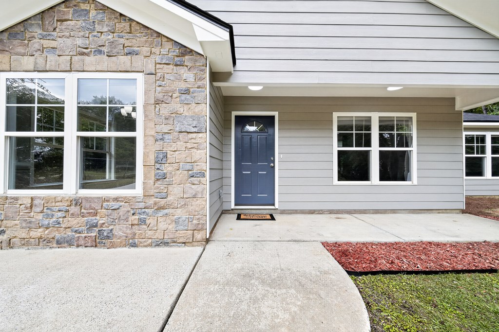 1048 Lee Road Phenix City, AL 36870 - Photo 4 of 35