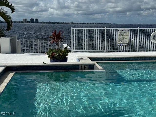 a view of a back yard