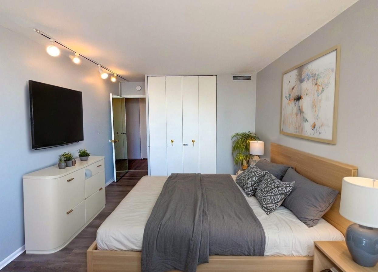 6301 North Sheridan Road, Unit 24E Chicago, IL 60660 - Photo 23 of 57 a bedroom with a bed and a flat screen tv
