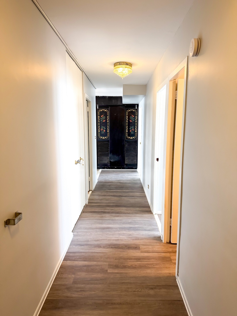 6301 North Sheridan Road, Unit 24E Chicago, IL 60660 - Photo 26 of 57 a view of a hallway with wooden floor
