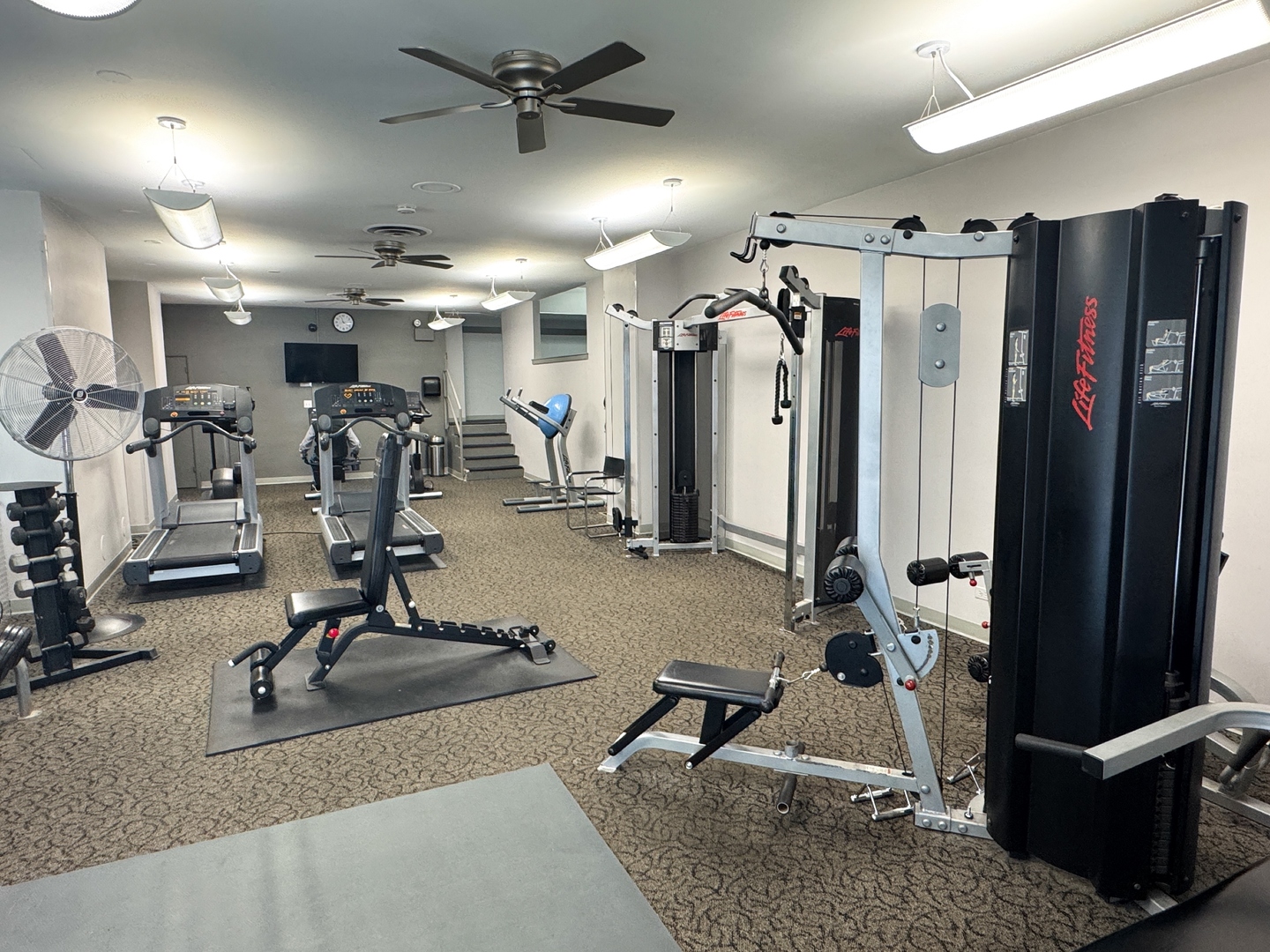 6301 North Sheridan Road, Unit 24E Chicago, IL 60660 - Photo 41 of 57 a view of a room with gym equipment