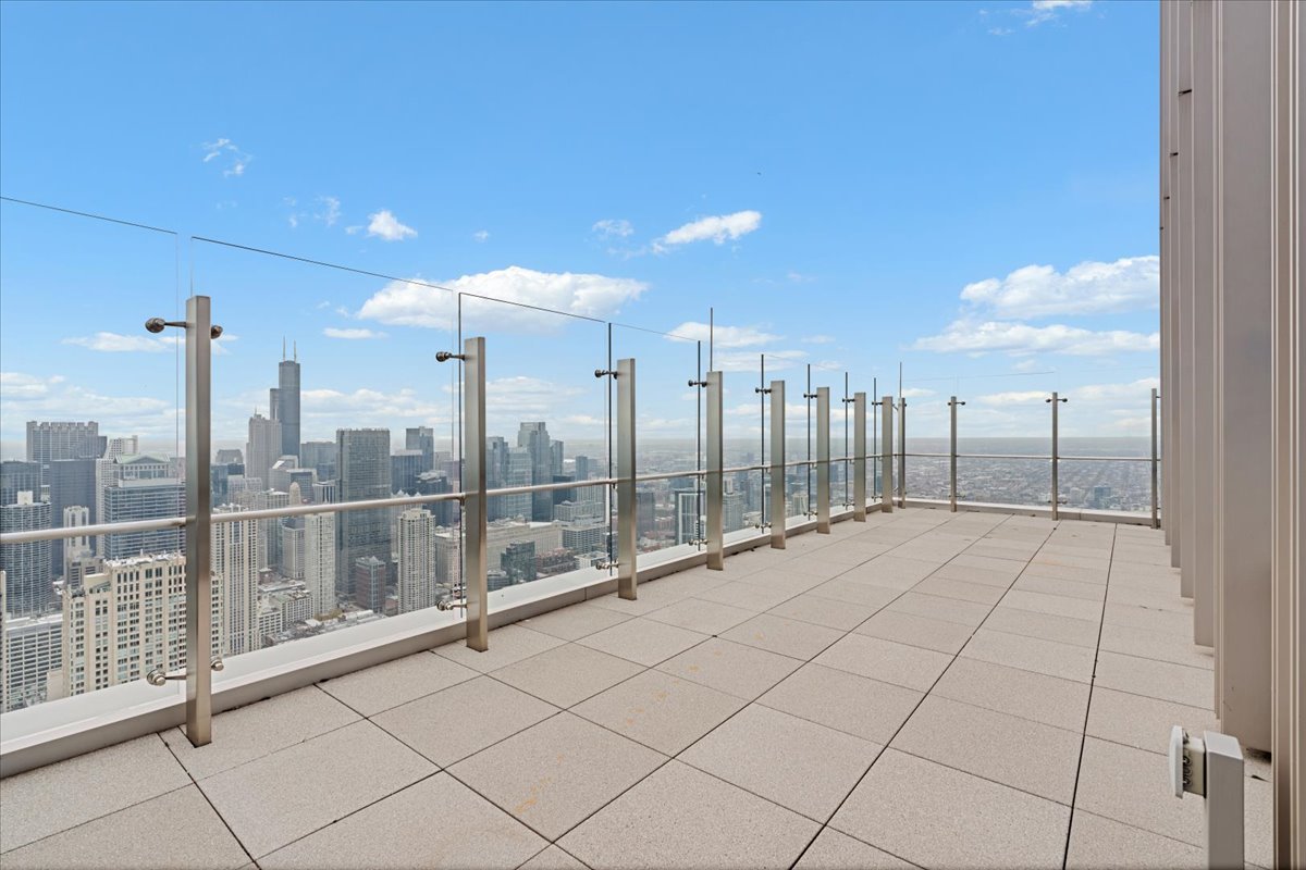 14 West Superior Street, Unit 6502 Chicago, IL 60654 - Photo 11 of 41