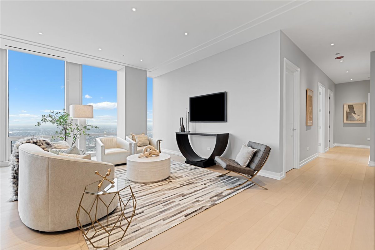 14 West Superior Street, Unit 6502 Chicago, IL 60654 - Photo 5 of 41