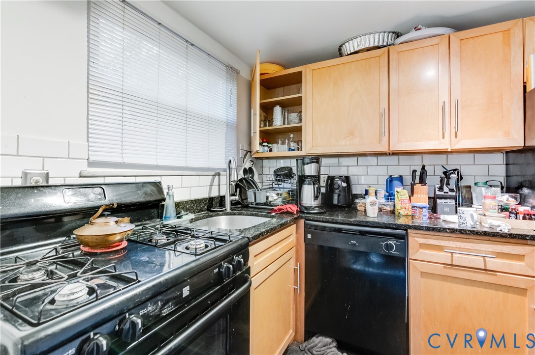 3109 North Parham Road, Unit 9 Henrico, VA 23294 - Photo 11 of 19 Kitchen featuring black appliances, light brown ca