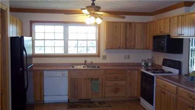 675 Burnt House Road Lebanon, TN 37090 - Photo 10 of 20 Large country kitchen with pantry.