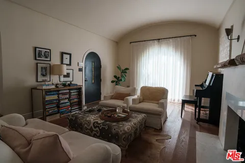$2,449,000 | 1060 Superba Avenue, Venice, CA 90291