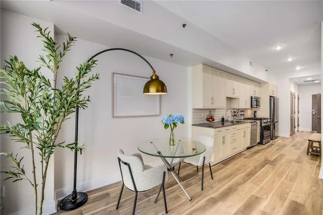 $275,000 | 1100 Howell Mill Road Northwest, Unit 202, Atlanta, GA 30318