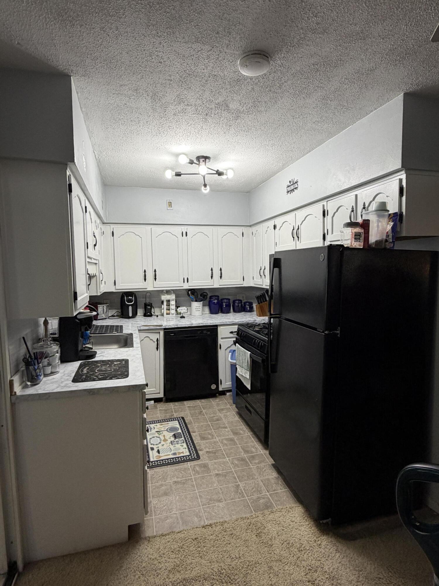 67 Moock Road Newport, KY 41071 - Photo 4 of 10 kitchen