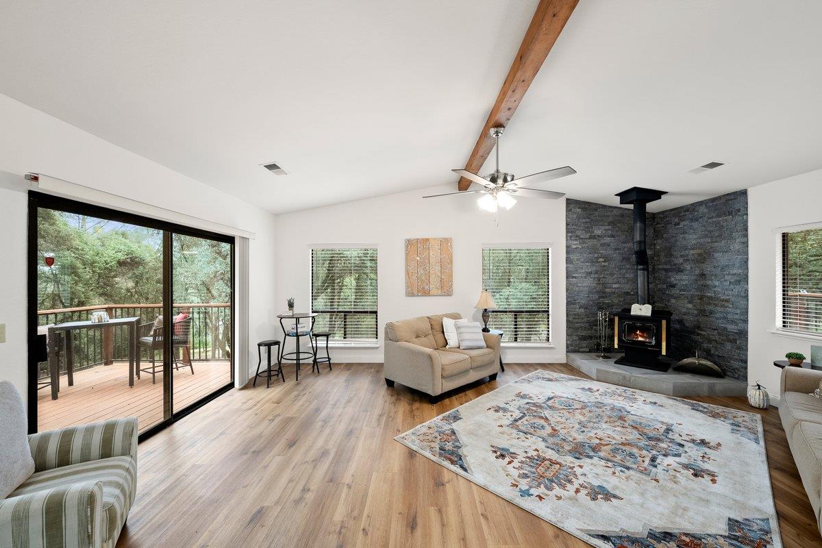 6561 Trinity Way Placerville, CA 95667 - Photo 34 of 58 a living room with furniture and large windows