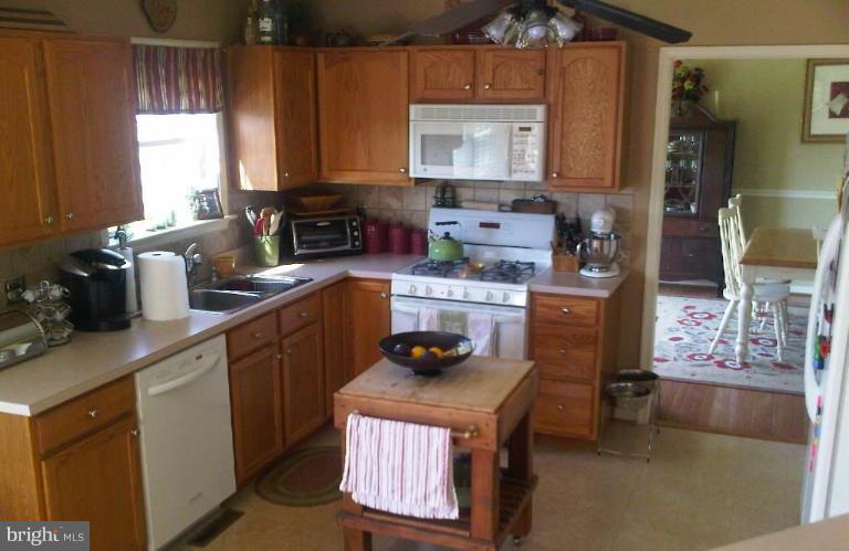 230 Gay Road Warrenton, VA 20186 - Photo 3 of 9 Kitchen