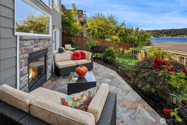 a view of a terrace with sky view