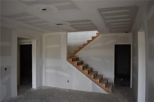 $499,900 | 623 East 13th Street, Kearney, MO 64060