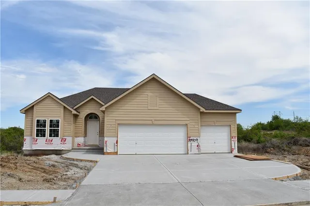 $499,900 | 623 East 13th Street, Kearney, MO 64060