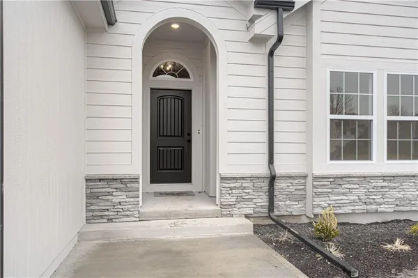 $499,900 | 623 East 13th Street, Kearney, MO 64060