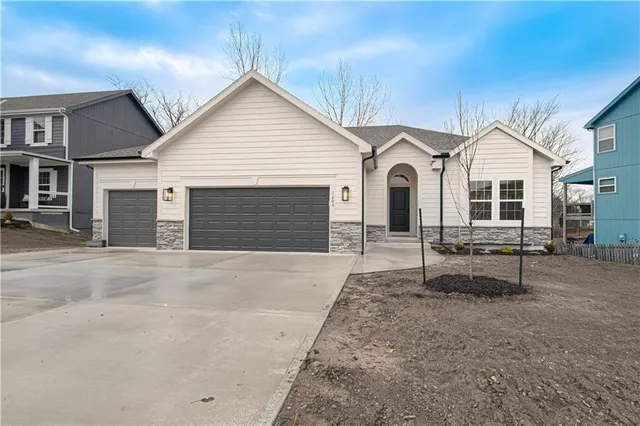 $499,900 | 623 East 13th Street, Kearney, MO 64060
